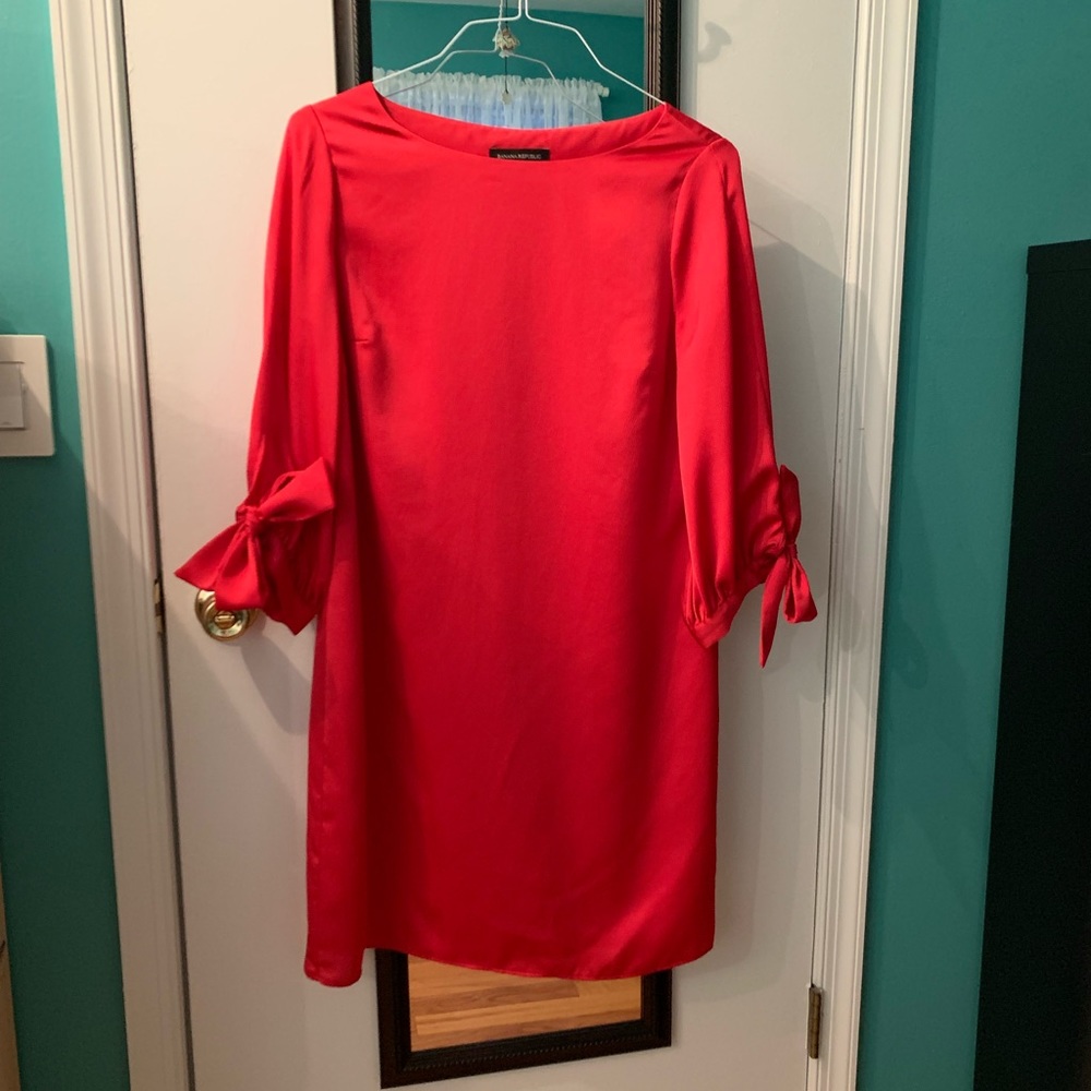 Excellent Condition. Banana Republic shift dress. 3/4 sleeve. Size 8